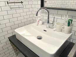 Book Tea Bed Shinjuku-Gyoen