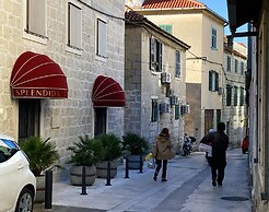 Apt 3 Flowers - 5 min to Split Old Town