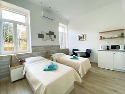 Apt 3 Flowers - 5 min to Split Old Town