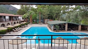 Alados Otel