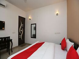 OYO 15674 Mahak Residency