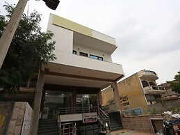 OYO 15733 A-1 Residency