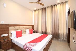 OYO 27743 Hotel Platina