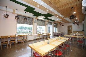 OYO 27743 Hotel Platina