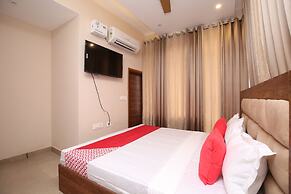 OYO 27743 Hotel Platina