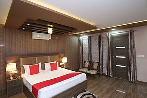 OYO 27743 Hotel Platina