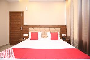 OYO 27743 Hotel Platina