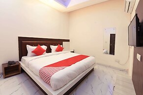 OYO 19134 The Signature Hotel
