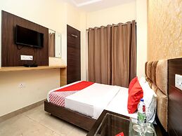 OYO 18377 Hotel City Top