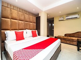 OYO 18377 Hotel City Top