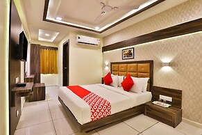 OYO 19501 Hotel Silver Palace