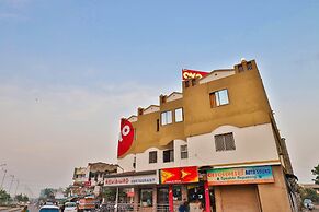 OYO 19501 Hotel Silver Palace