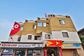 OYO 19501 Hotel Silver Palace