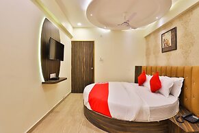 OYO 19501 Hotel Silver Palace