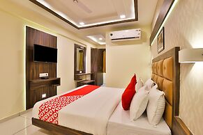 OYO 19501 Hotel Silver Palace