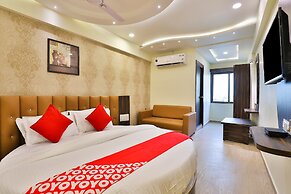 OYO 19501 Hotel Silver Palace