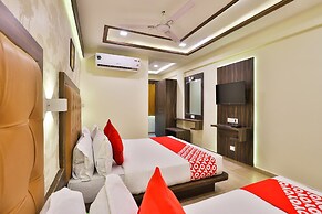 OYO 19501 Hotel Silver Palace