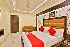 OYO 19501 Hotel Silver Palace