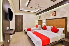 OYO 19501 Hotel Silver Palace