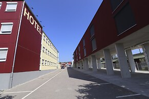 IQ Hotel