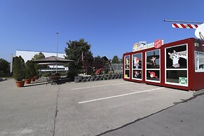 IQ Hotel