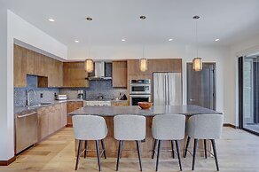 The Lion Vail- 4 BR Modern Mountain Luxury by RedAwning - Save 20% on 