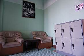 OYO 730 Meedee Hostel