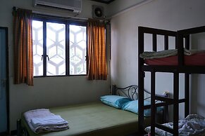 OYO 730 Meedee Hostel