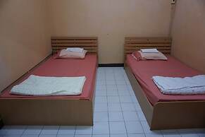 OYO 730 Meedee Hostel