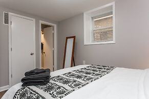 Mid Century Gem Comfort, Close to Train 3bd