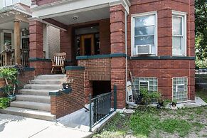 Mid Century Gem Comfort, Close to Train 3bd