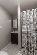 Mid Century Gem Comfort, Close to Train 3bd