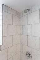 Mid Century Gem Comfort, Close to Train 3bd