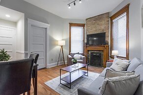 Depaul 2 BDR - Walk to Train, University, and More