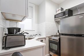 Depaul 2 BDR - Walk to Train, University, and More