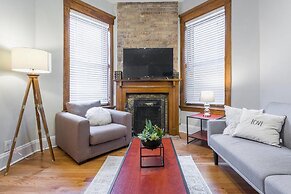 Depaul 2 BDR - Walk to Train, University, and More