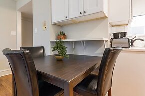 Depaul 2 BDR - Walk to Train, University, and More