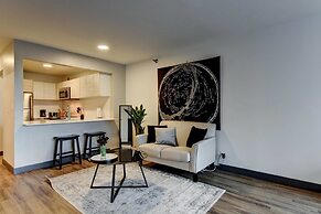 The Stratus - Vibrant Studio in Heart of Downtown