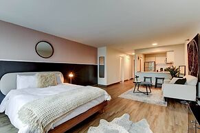 The Stratus - Vibrant Studio in Heart of Downtown