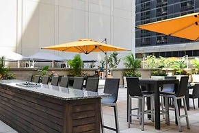 The Stratus - Vibrant Studio in Heart of Downtown