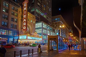 The Stratus - Vibrant Studio in Heart of Downtown