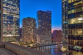 The Stratus - Vibrant Studio in Heart of Downtown