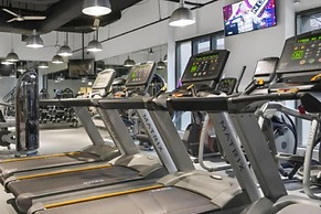 The Stratus - Vibrant Studio in Heart of Downtown