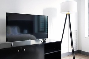 The Stratus - Vibrant Studio in Heart of Downtown