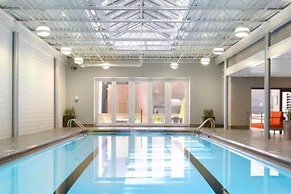 The Stratus - Vibrant Studio in Heart of Downtown