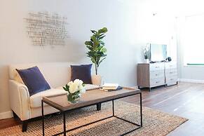The Gulfstream - Vibrant Studio Heart of Downtown