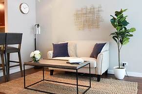 The Gulfstream - Vibrant Studio Heart of Downtown