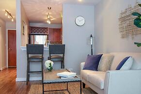 The Gulfstream - Vibrant Studio Heart of Downtown