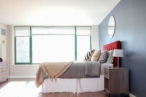 The Gulfstream - Vibrant Studio Heart of Downtown