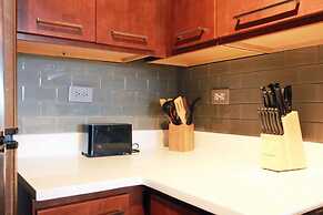 The Gulfstream - Vibrant Studio Heart of Downtown